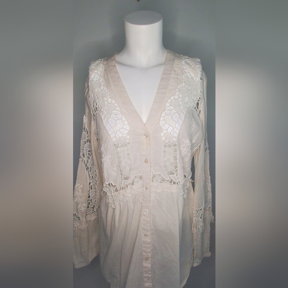 TATIENNE - size S- embroidered blouse- and lace Button Down